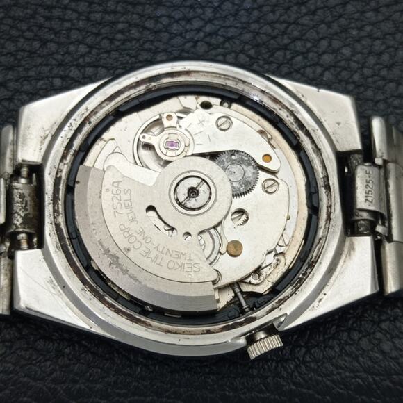 Vintage 1981 Seiko Automatic Mens Silver Watch W/daydate & Blue accents - Picture 9 of 10